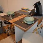 Modernesminizimmer-stadtnah-selfcheckin-parkplatz