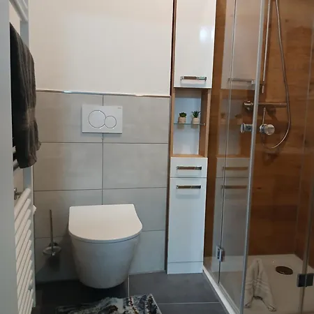 Modernesminizimmer-stadtnah-selfcheckin-parkplatz