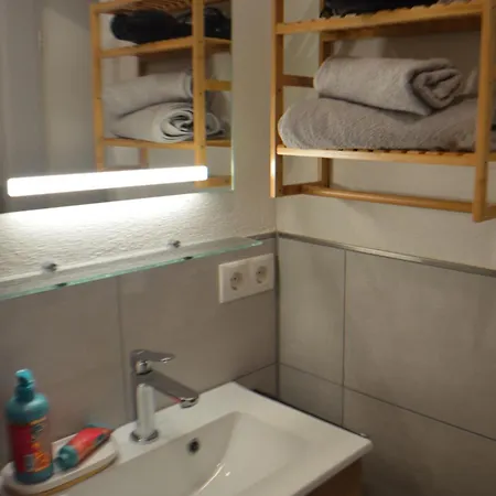 Modernesminizimmer-stadtnah-selfcheckin-parkplatz Apartment *