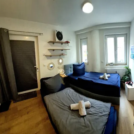 Modernesminizimmer-stadtnah-selfcheckin-parkplatz