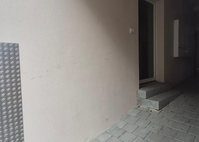 Modernesminizimmer-stadtnah-selfcheckin-parkplatz Nürnberg